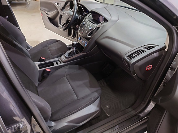 Ford Focus 9 of 13