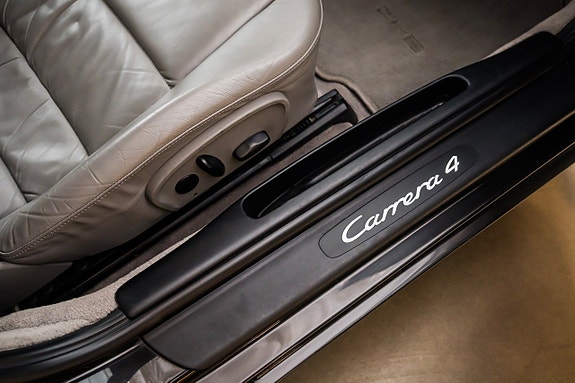 Porsche 911 Carrera 4 25 of 28