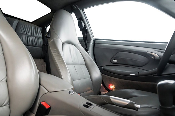 Porsche 911 Carrera 4 27 of 28