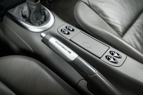 Porsche 911 Carrera 4 18 of 28
