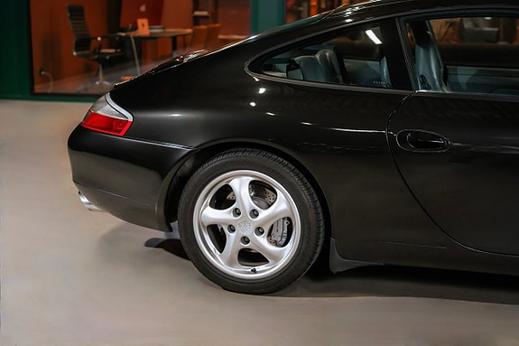 Porsche 911 Carrera 4 7 of 28