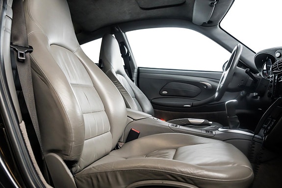 Porsche 911 Carrera 4 26 of 28