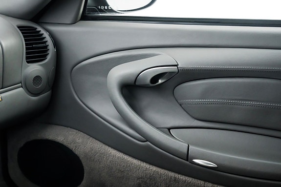 Porsche 911 Carrera 4 20 of 28