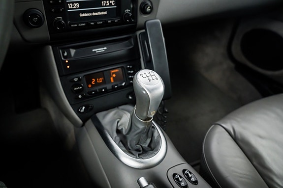 Porsche 911 Carrera 4 17 of 28