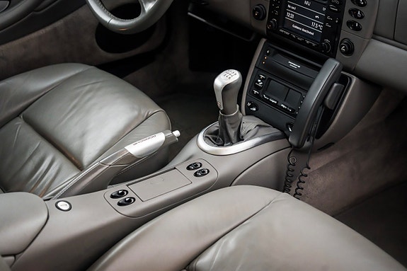 Porsche 911 Carrera 4 23 of 28