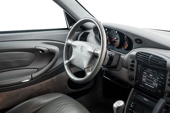 Porsche 911 Carrera 4 22 of 28