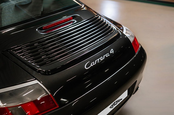 Porsche 911 Carrera 4 9 of 28