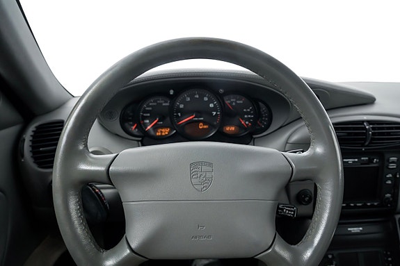 Porsche 911 Carrera 4 14 of 28