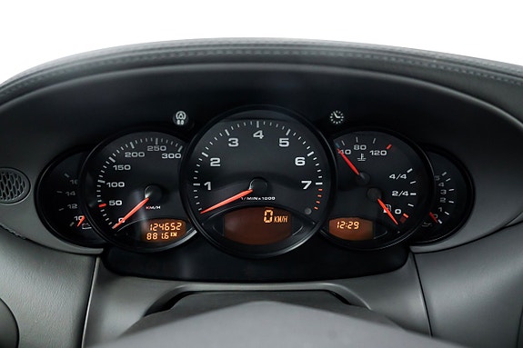 Porsche 911 Carrera 4 15 of 28