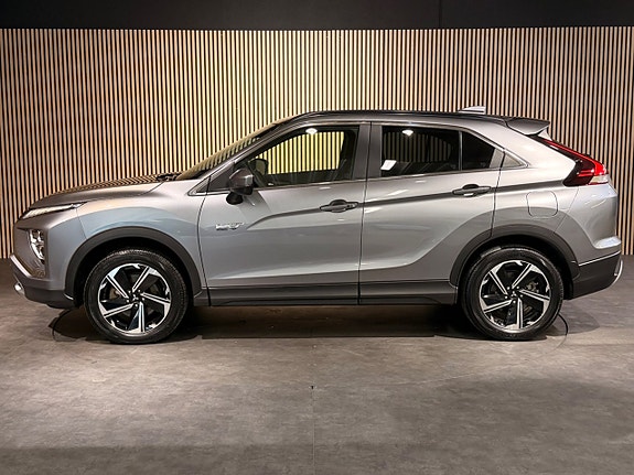 Mitsubishi Eclipse Cross 2 of 5