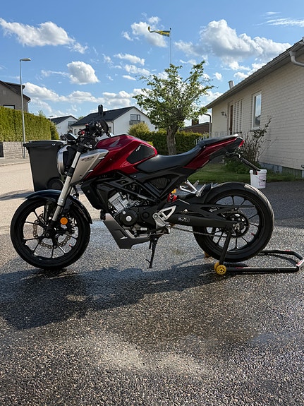 Honda Cb125r 2 of 5