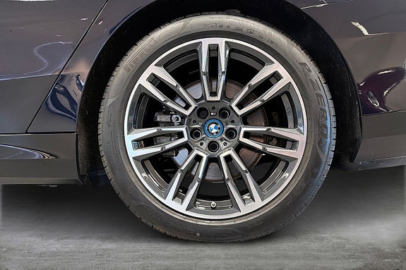 BMW i5 15 of 18