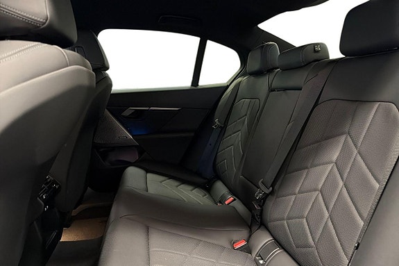 BMW i5 11 of 18