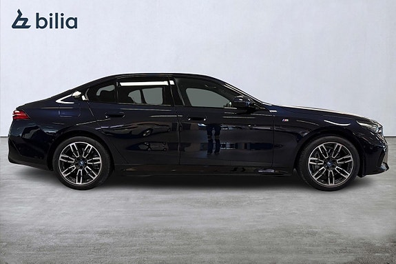BMW i5 16 of 18