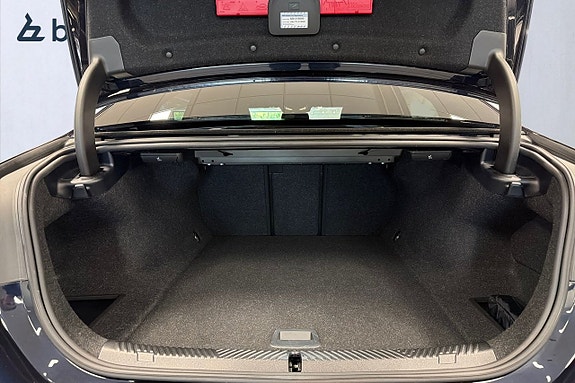 BMW i5 10 of 18
