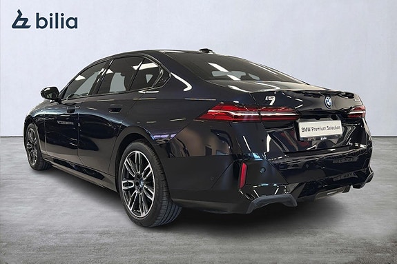 BMW i5 2 of 18