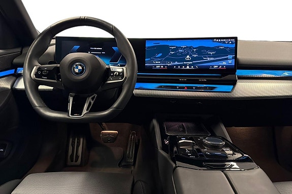BMW i5 8 of 18