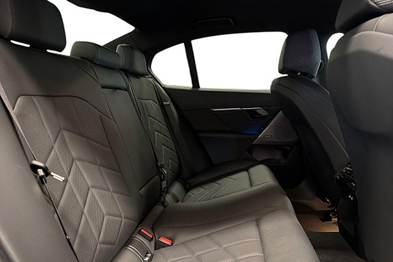BMW i5 7 of 18