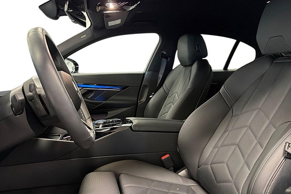 BMW i5 12 of 18