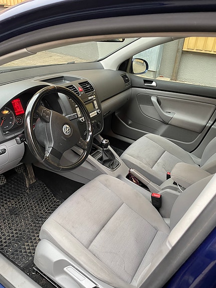 Volkswagen Golf V 3 of 3