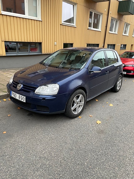 Volkswagen Golf V 2 of 3