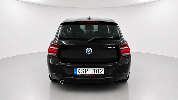 BMW 118d 4 of 5