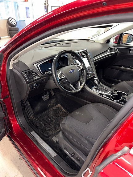 Ford Mondeo 2 of 5