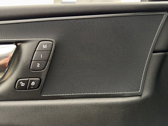 Volvo XC60 13 of 30