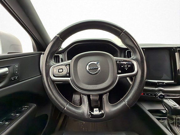 Volvo XC60 12 of 30