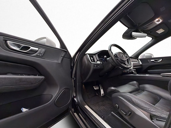 Volvo XC60 10 of 30
