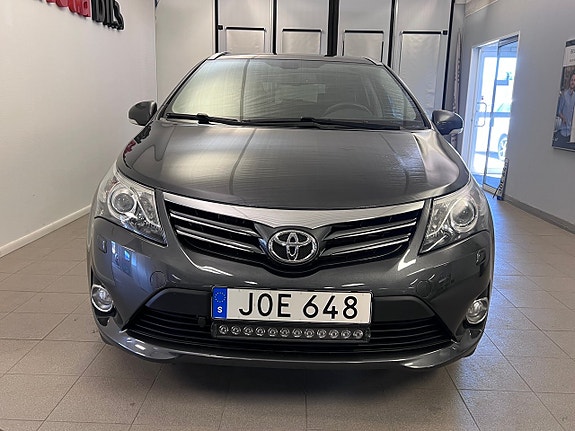 Toyota Avensis 4 of 5