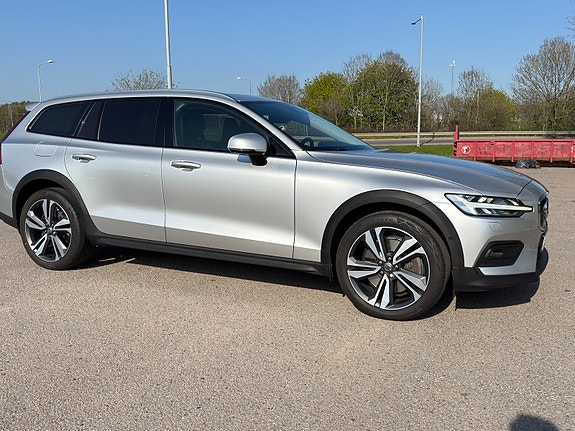 Volvo V60 Cross Country 4 of 5
