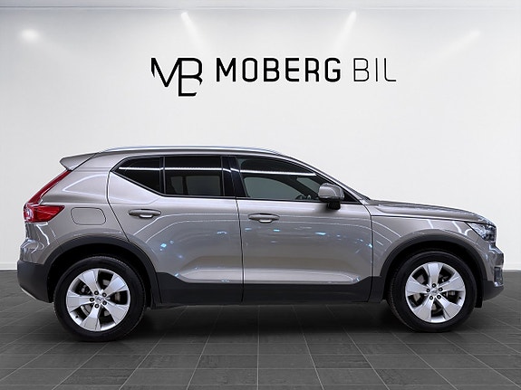Volvo XC40 4 of 5