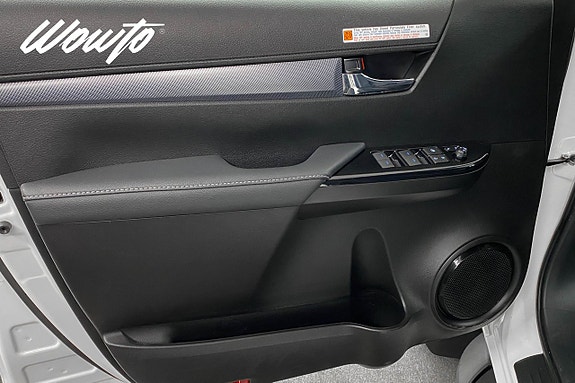 Toyota HiLux 9 of 26