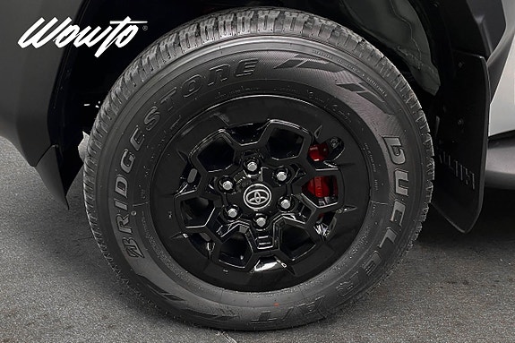 Toyota HiLux 24 of 26