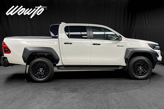 Toyota HiLux 3 of 26