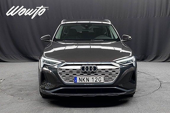 Audi Q8 2 of 24