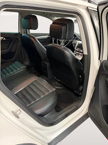 Volkswagen Passat Alltrack 15 of 17