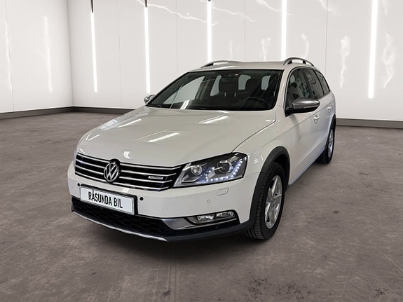 Volkswagen Passat Alltrack 3 of 5
