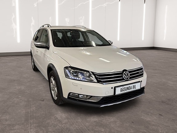 Volkswagen Passat Alltrack 2 of 5