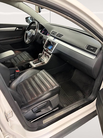 Volkswagen Passat Alltrack 11 of 17