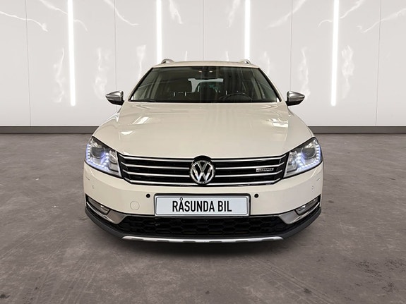 Volkswagen Passat Alltrack 4 of 5
