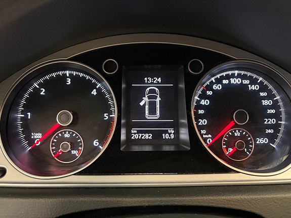Volkswagen Passat Alltrack 12 of 17