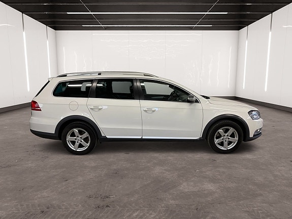 Volkswagen Passat Alltrack 7 of 17