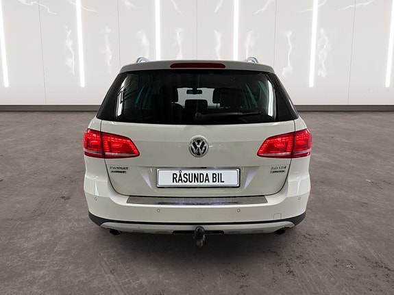Volkswagen Passat Alltrack 8 of 17