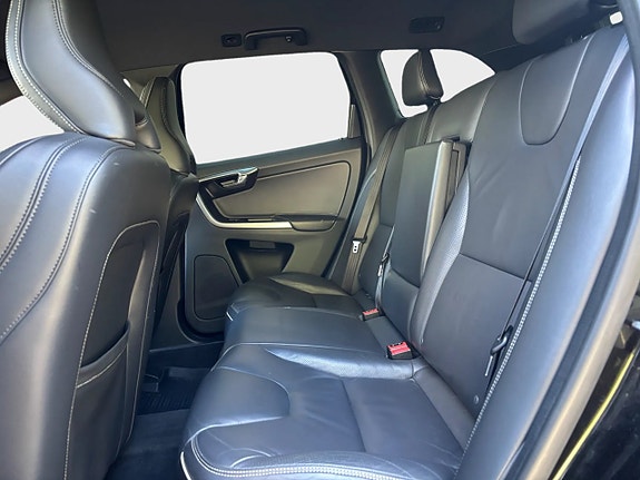 Volvo XC60 8 of 12