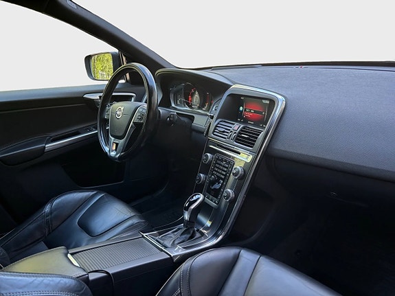 Volvo XC60 7 of 12