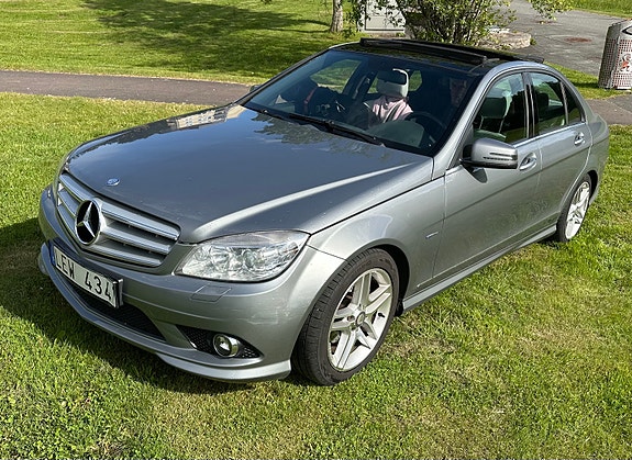 Mercedes-Benz C180 3 of 5
