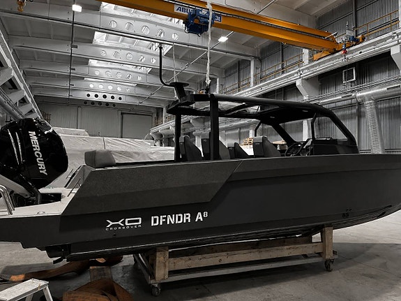 A8 DFNDR – robust aluminiumracer & militär känsla (SISTA EX)