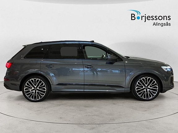 Audi Q7 2 of 5